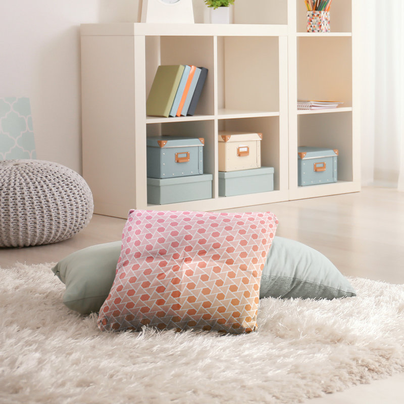 Coussin de plancher hexagonales et triangles, 26 po x 26 po, Rose / Orange