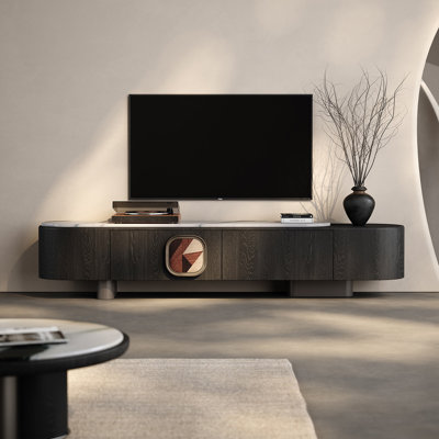 Meuble télé incurvé minimaliste de 86,61 pouces avec plateau en pierre frittée noire.