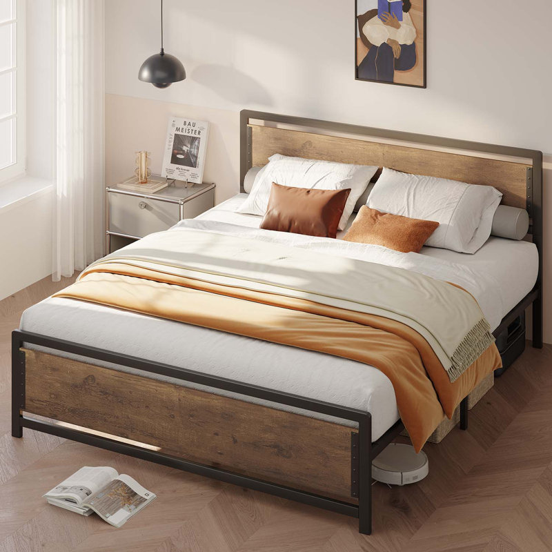 Base de lit plateforme moderne en bois et métal noir avec tête de lit robuste, Double, Brun