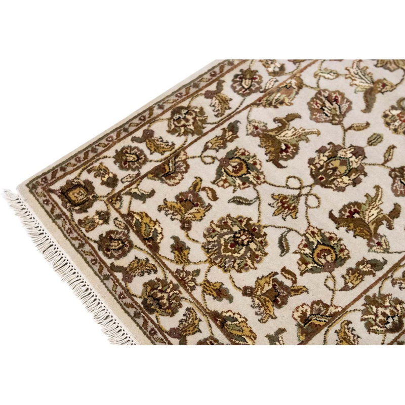 Oriental Area Rug in Beige/Ivory/Brown