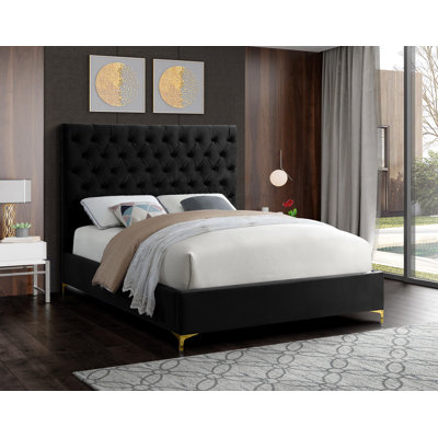 Cruz Upholstered Platform Bed