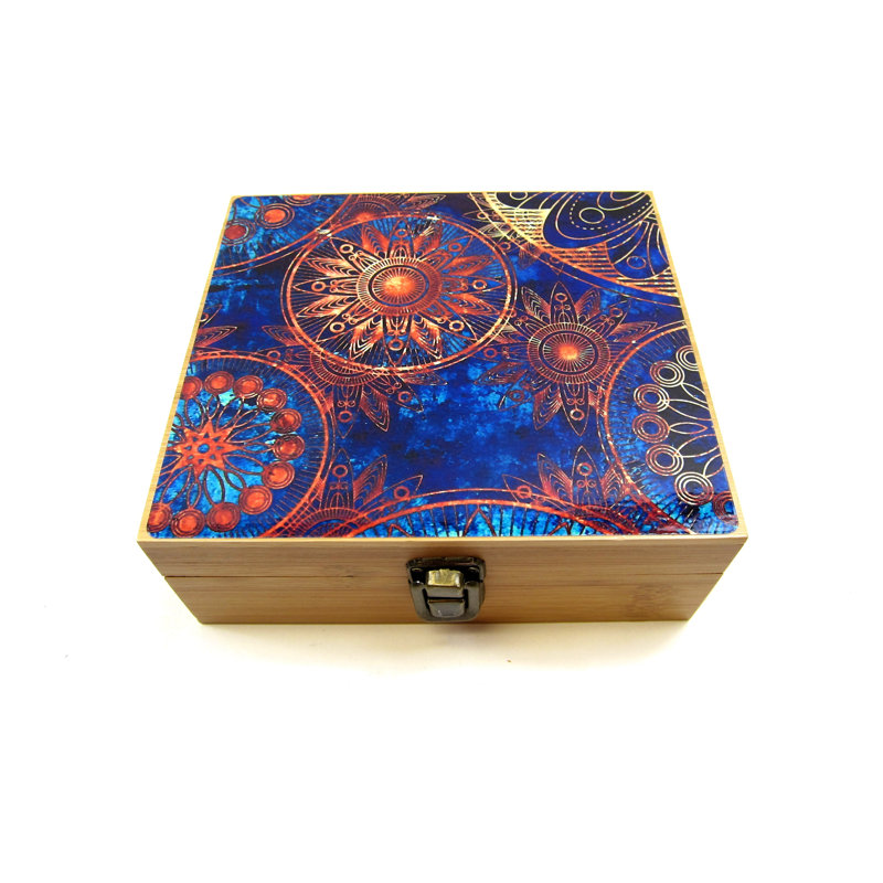 Boîte de rangement avec couvercle à charnière