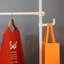 Porte-vêtements télescopique, conception robuste et bricolage mobile à la main sans dommages au rail de suspension murale au plafond, réglable de 31 à 47 po de largeur, capacité de charge de 120 kilogrammes, crochet de fixation inclus-114196696