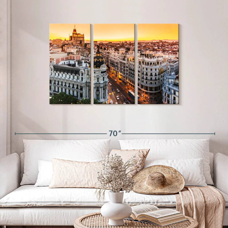 Nicci Gran Via, rue commerciale, H 28 po x l 45 po