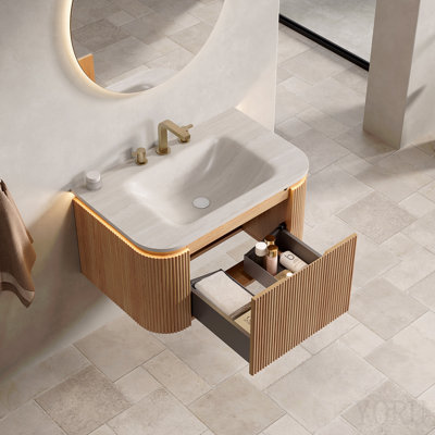 Meuble-lavabo de 76 cm avec lavabo intégré, bord incurvé et tiroir, éclairage à détecteur de mouvement, lavabo intégré en pierre frittée cintré à chaud, motif de travertin, préassemblé, couleur bois naturel.