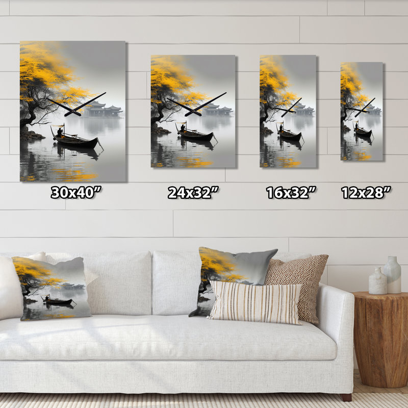 Art asiatique, bateau jaune, monochrome - horloge murale asiatique, H 32 po x l 16 po x P 1 po