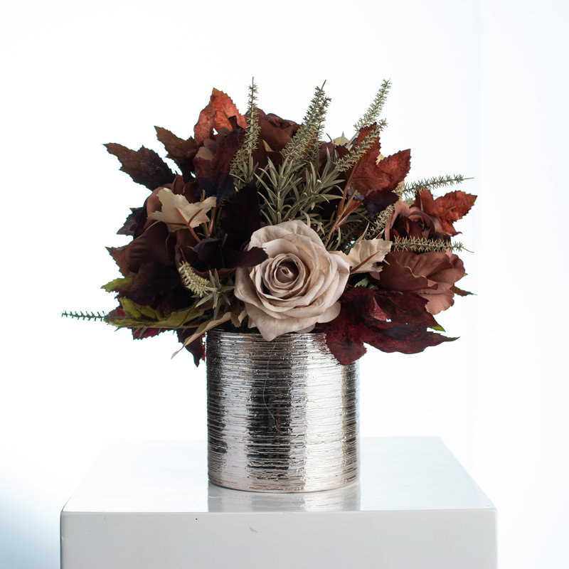 Arrangement floral de roses dans un vase