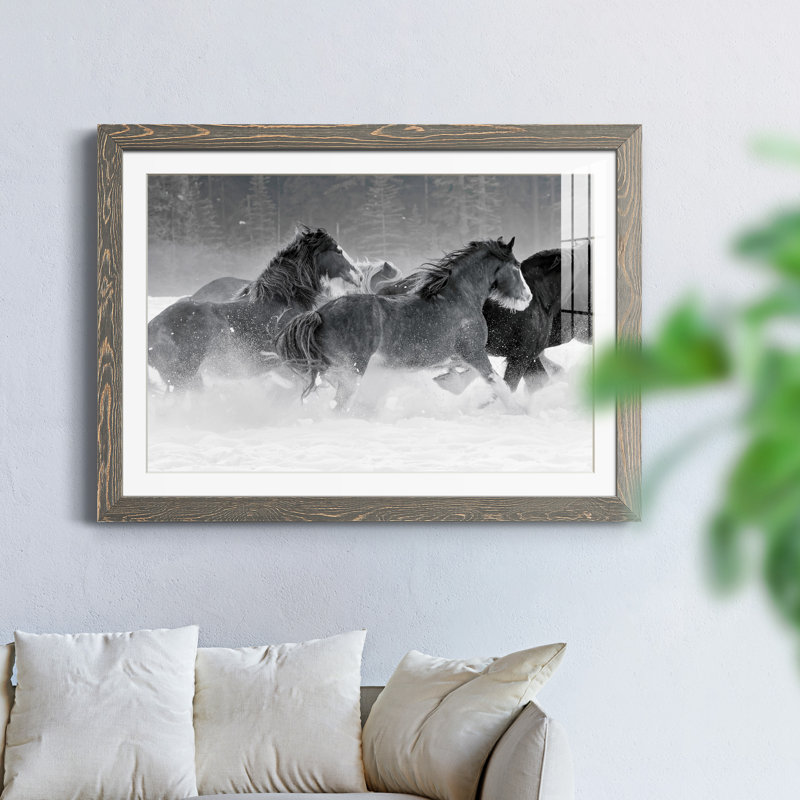 Winter Roundup I - Photographie avec cadre, H 31 po x l 44 po x P 1 po, Papier avec cadre gris