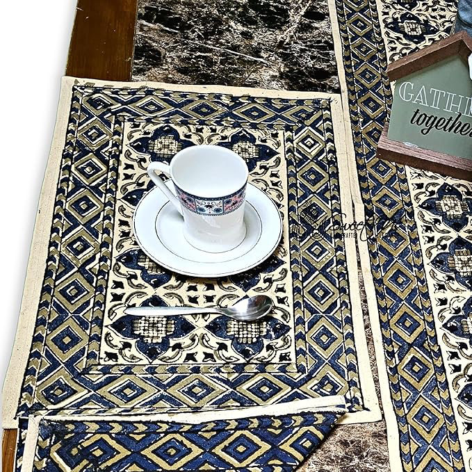 Ensemble de quatre napperons en coton à motif géométrique