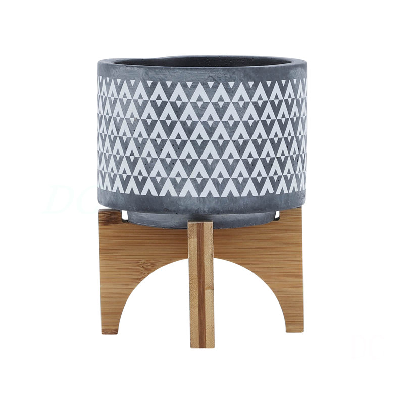 Pot à fleurs aztèque en céramique sur support en bois 5 po, H 6,03 po x l 5,02 po x P 5,02 po, Gris / naturel