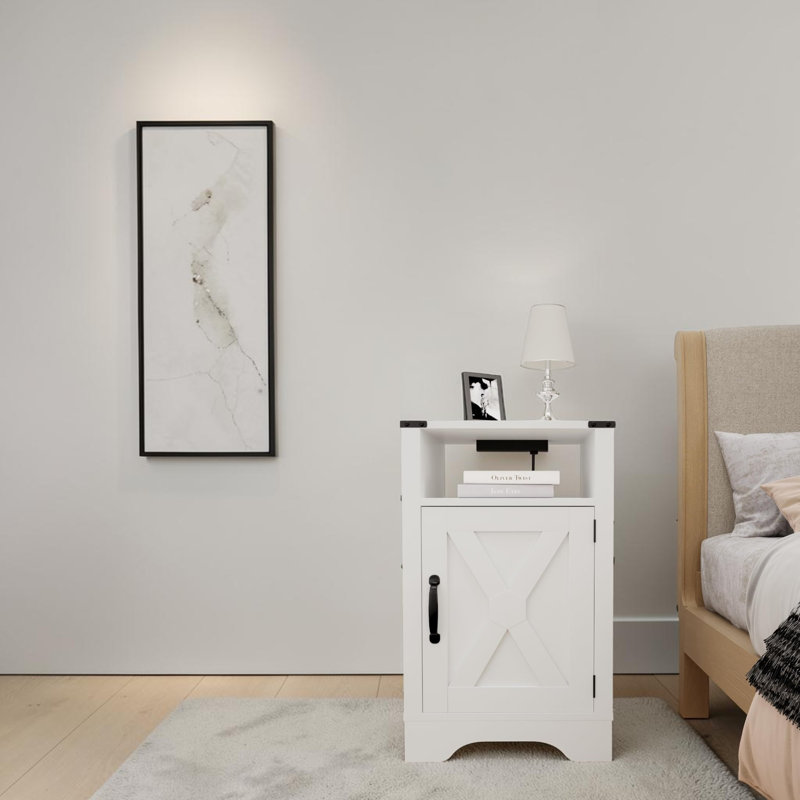Table de chevet Bozidar Farmhouse avec station de charge, tables de bout rustiques en bois pour la chambre à coucher, White