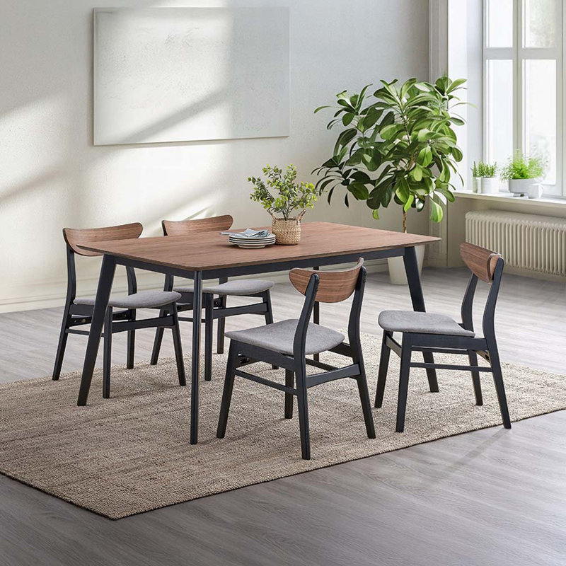 Chaise rembourrée à structure en bois
