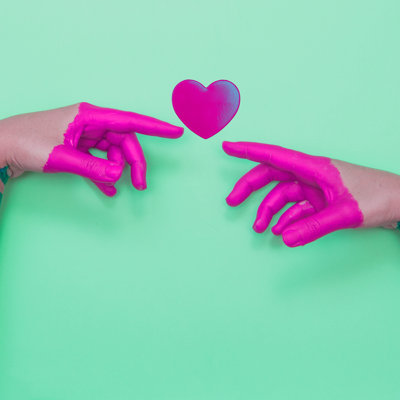 «Two Painted Hands Touch The Heart On Canvas» par Katya_Havok, impression