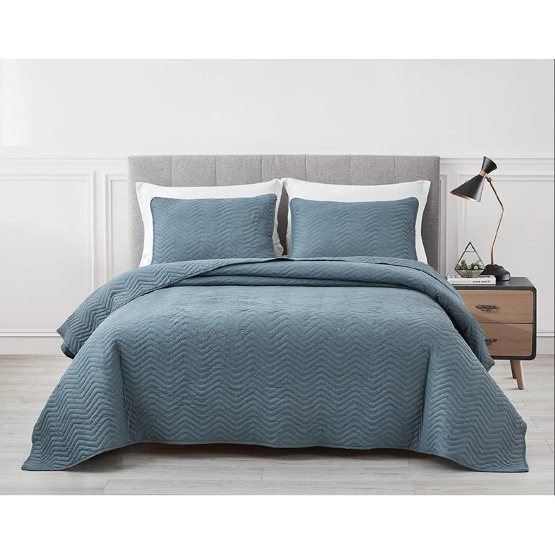 Weaver Lightweight Chevron Coverlet Crinkle Textured Quilt Set, White, King Quilt + 2 King Shams
