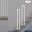Rampe d'escalier blanche en métal en forme de U-107613093