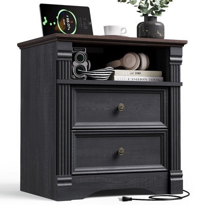 Table de chevet noire avec station de charge, table de chevet et table de bout en bois de ferme avec 2 tiroirs et design chic en pilastres en bois, armoire de rangement avec poignées en métal pour chambre à coucher