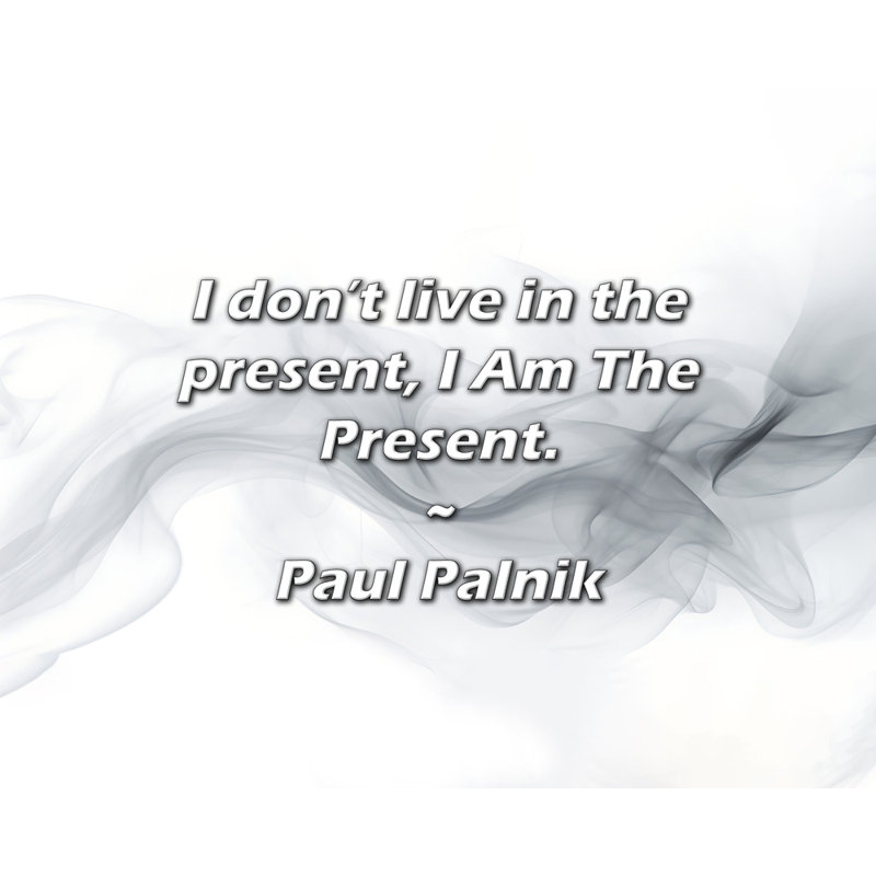 Citation artistique «Je ne vis pas dans le présent, je suis le présent». Toile tendue par Paul Palnik, H 33 po x l 48 po