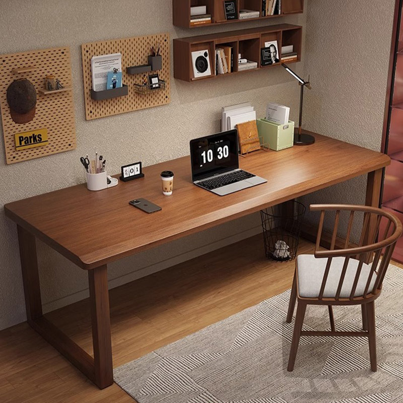 Bureau rectangulaire en bois massif de couleur châtaignier clair, H 29,53 po x l 62,99 po x P 27,56 po