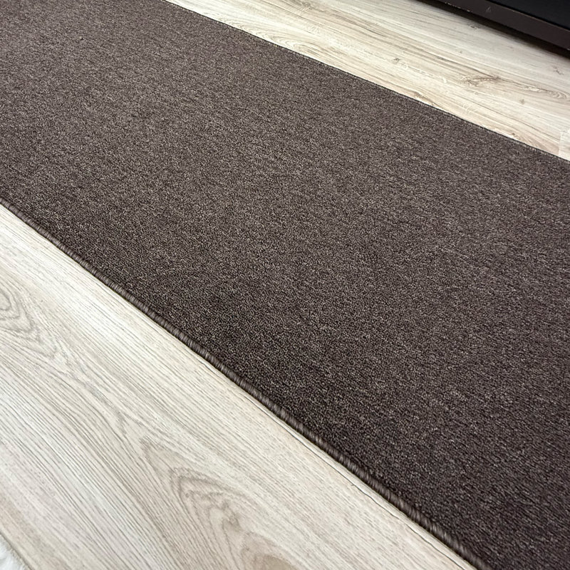 Tapis de couloir brun antidérapant sur mesure à profil bas, Tapis de couloir 2 pi 2 po x 50 pi
