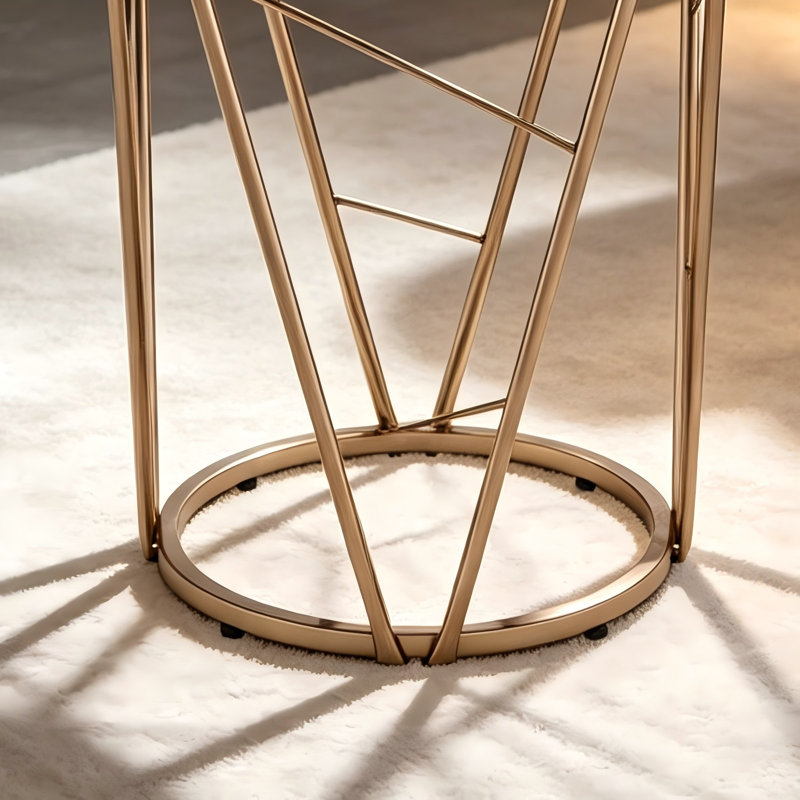 Table d'appoint ronde minimaliste et moderne, plateau en faux marbre noir et piètement conique en métal doré champagne