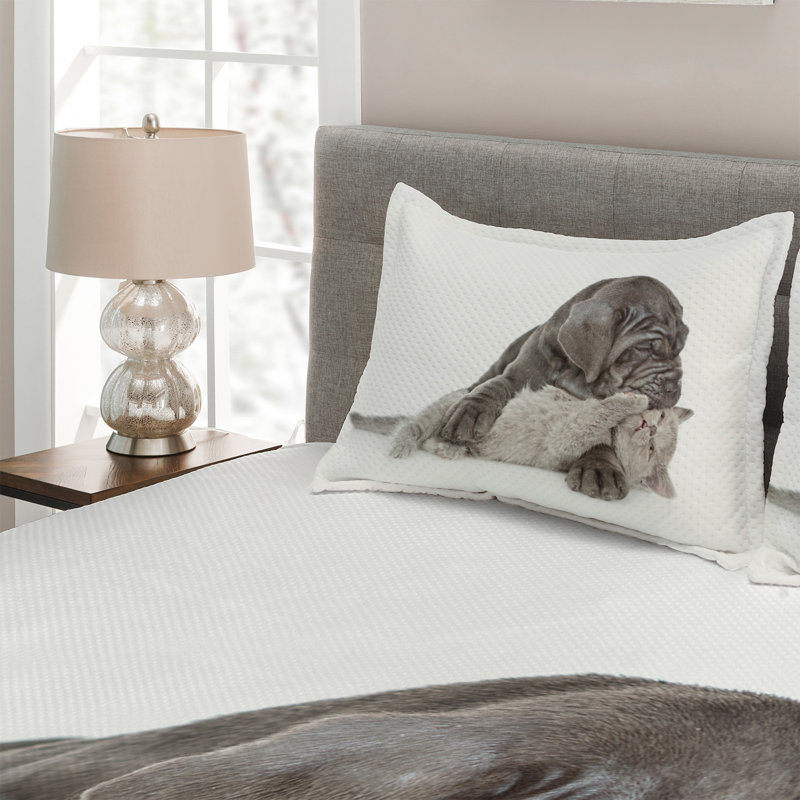 Dog And Cat Farmhouse / Country Polyester Coverlet, King Bedspread + 2 Shams