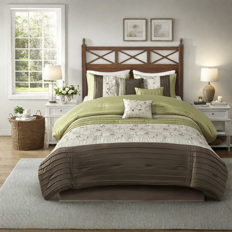 Luxurious Green 7-piece Bedding Sets, Polyester Embroidery, Elegant Home Style
