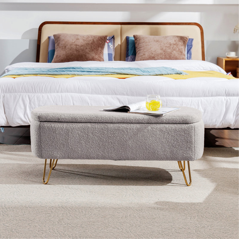 Repose-pieds rembourré avec banc de rangement Deshondra, Grey Faux Fur