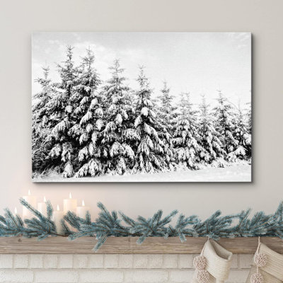 Neige recouverte d'arbres dans la forêt d'hiver Photographie de nature florale Réalisme noir et blanc foncé