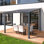 Pergola en aluminium avec auvent