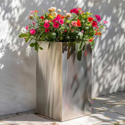 Babrow Metal Planter Box