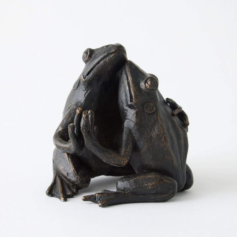 Sculpture de grenouille qui serre dans ses bras - Bronze