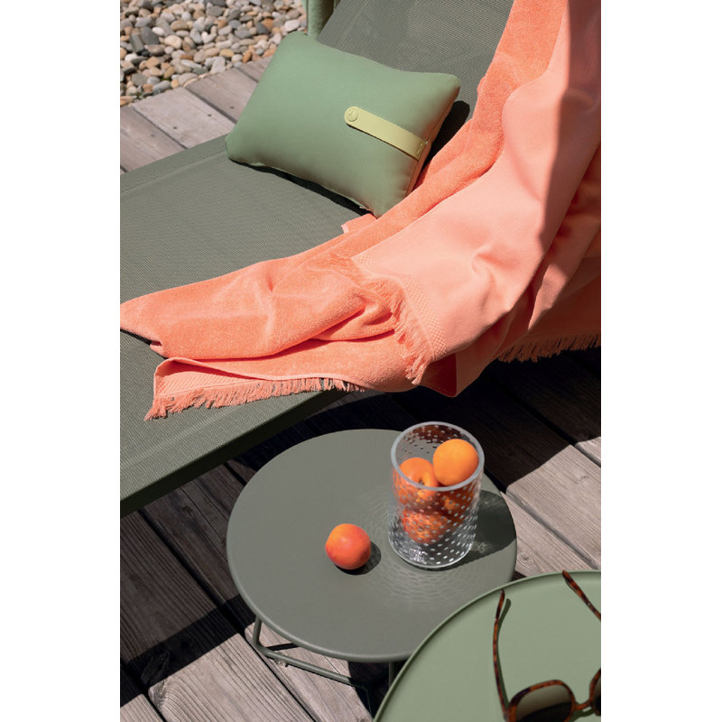 Cocotte Outdoor Round Side Table, Cactus, 17" H x 17.5" L x 17.5" W