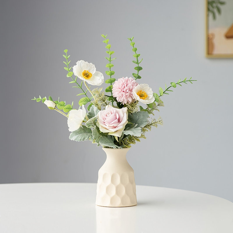 Décoration de fausses fleurs simulées