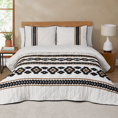 DESIGN STUDIO Jackson Boho Tufted Embroidery Tan/Black All-Season Reversible Soft Microfiber Quilt Set