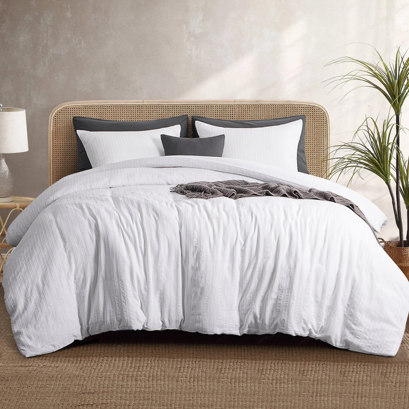 Polyester Jacquard Comforter, Queen Comforter + 2 Standard Shams