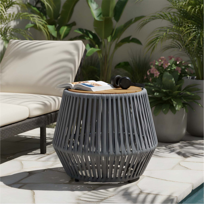 Table d'appoint en bois d'acacia avec base en corde tissée à la main, finition en teck pour un décor bord de mer moderne et d'intérieur