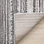Tapis gris et blanc Daiji Shimmering Stripes-990554513