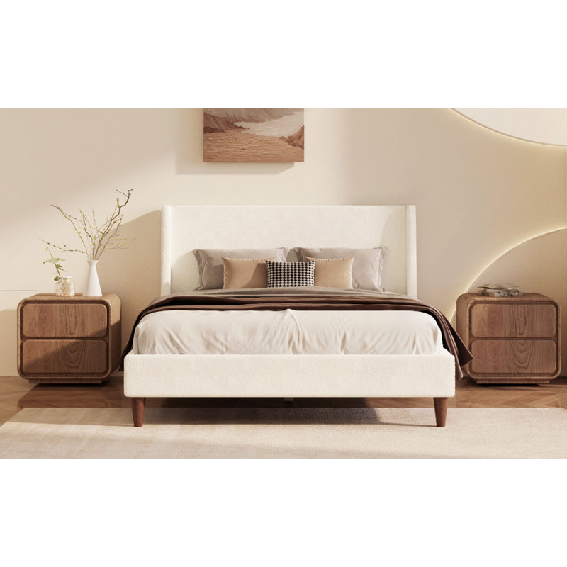 Lit plateforme tapissier moderne avec tête de lit à oreilles et pieds en bois de noyer Modern, Queen, Ivory