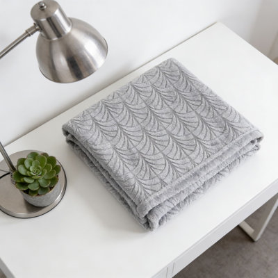 Jeté en flanelle douce pour canapé, couverture moelleuse en forme de velours avec motif rétro décoratif, jeté chaud et léger toutes saisons