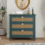 Armoire 3 tiroirs au décor naturel qui rehausse l'ambiance de la pièce