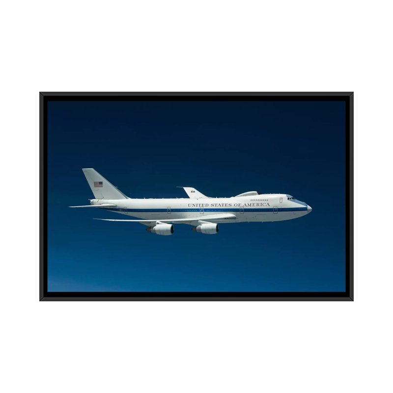«An E-4B National Airborne Operation Center», reproduction de photo sur toile, H 18 po x l 26 po x P 1,5 po, Pas de tapis