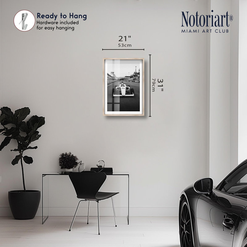 «First Place Only Shadowbox» par Notoriart, H 31 po x l 21 po, Crème, crème
