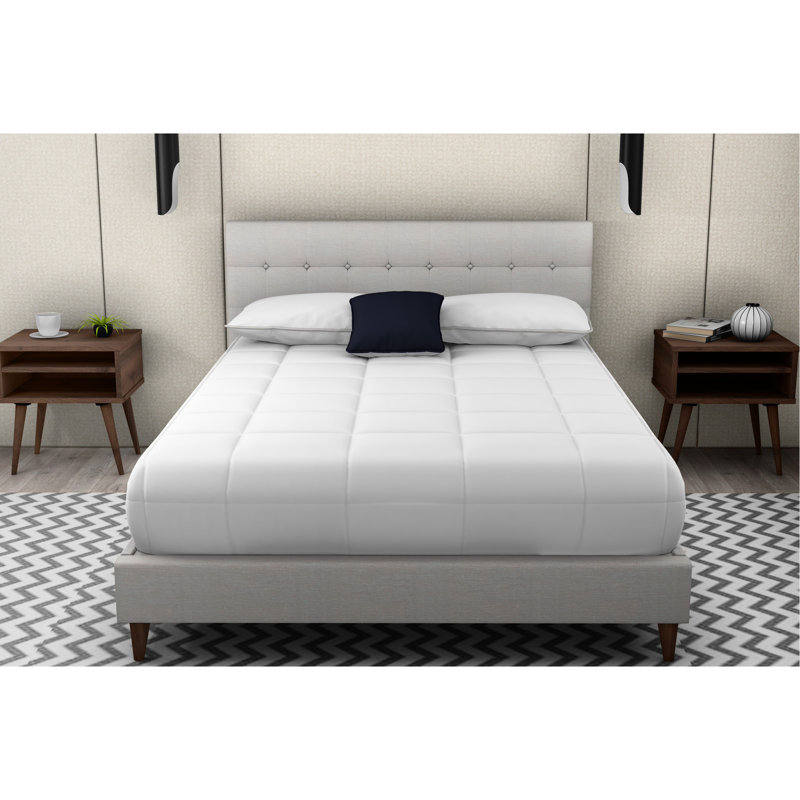 Grand lit tapissier avec 2 tables de chevet, couleur pierre, 100%, table de chevet noyer tentant, chambre à coucher beige intrigante, éclat