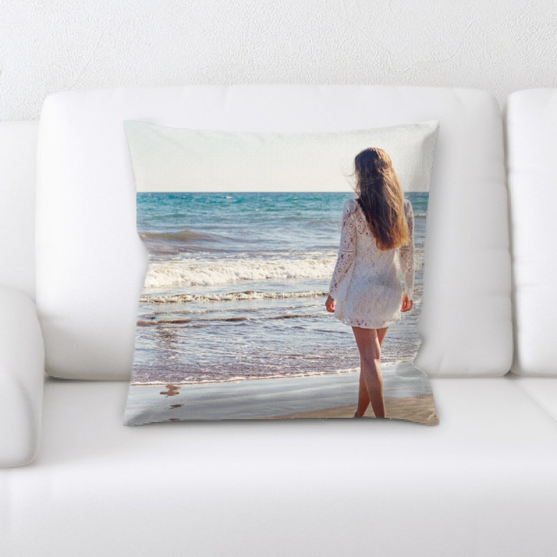Coussin jeune femme