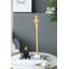 Statue romaine allongée en or sur base en marbre blanc