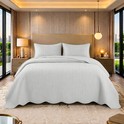 Luxury Embossed Bedspread Set with Matching Shams, Oversized Microfiber Coverlet, Elegant Quilted Bedding for All Bed Sizes