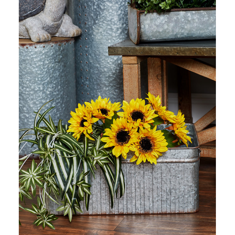 Arrian Metal Planter
