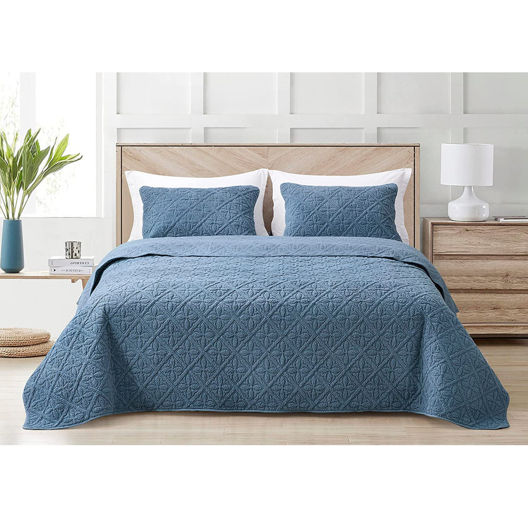 3 - Piece Reversible Floral Quilt Set, Sherpa Blanket with Shams Chezmoi Collection 