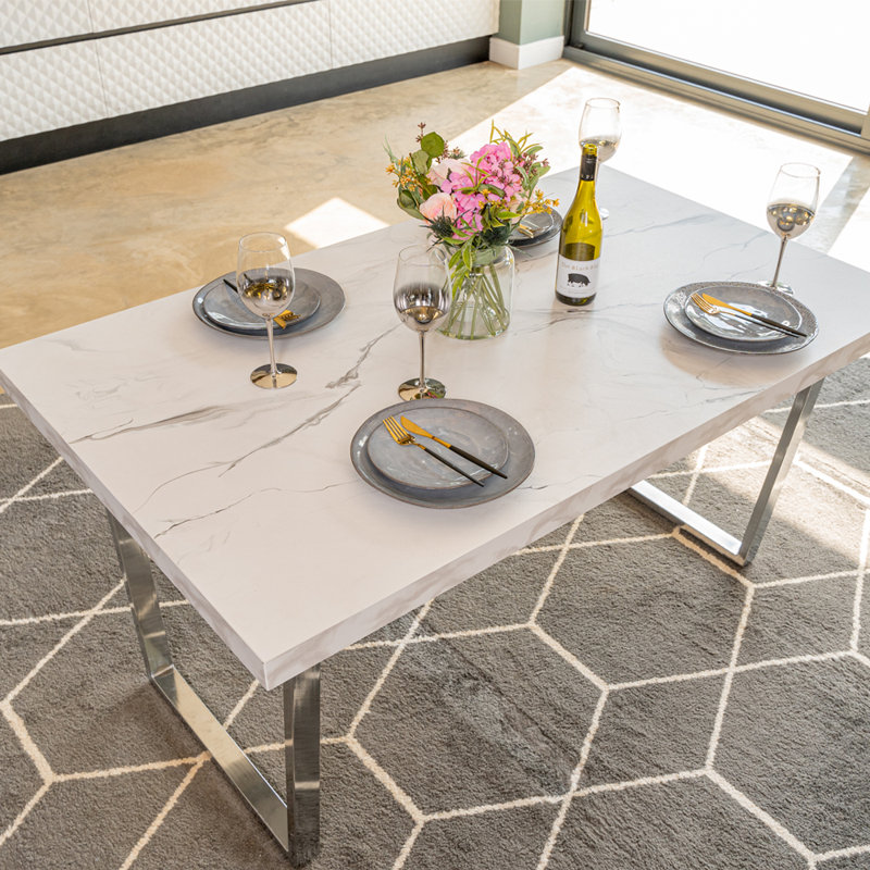 Ostby 4 - Person Dining Set, Pink