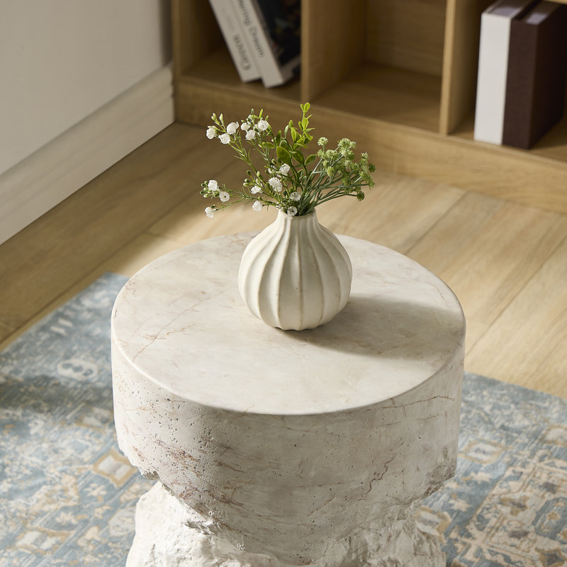 Table d'appoint sculpturale en forme de sablier avec texture érodée Artisan